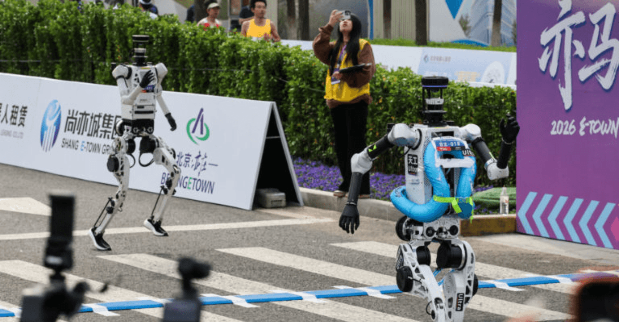 Humanoid Robots Break 1-Hour Half-Marathon Barrier