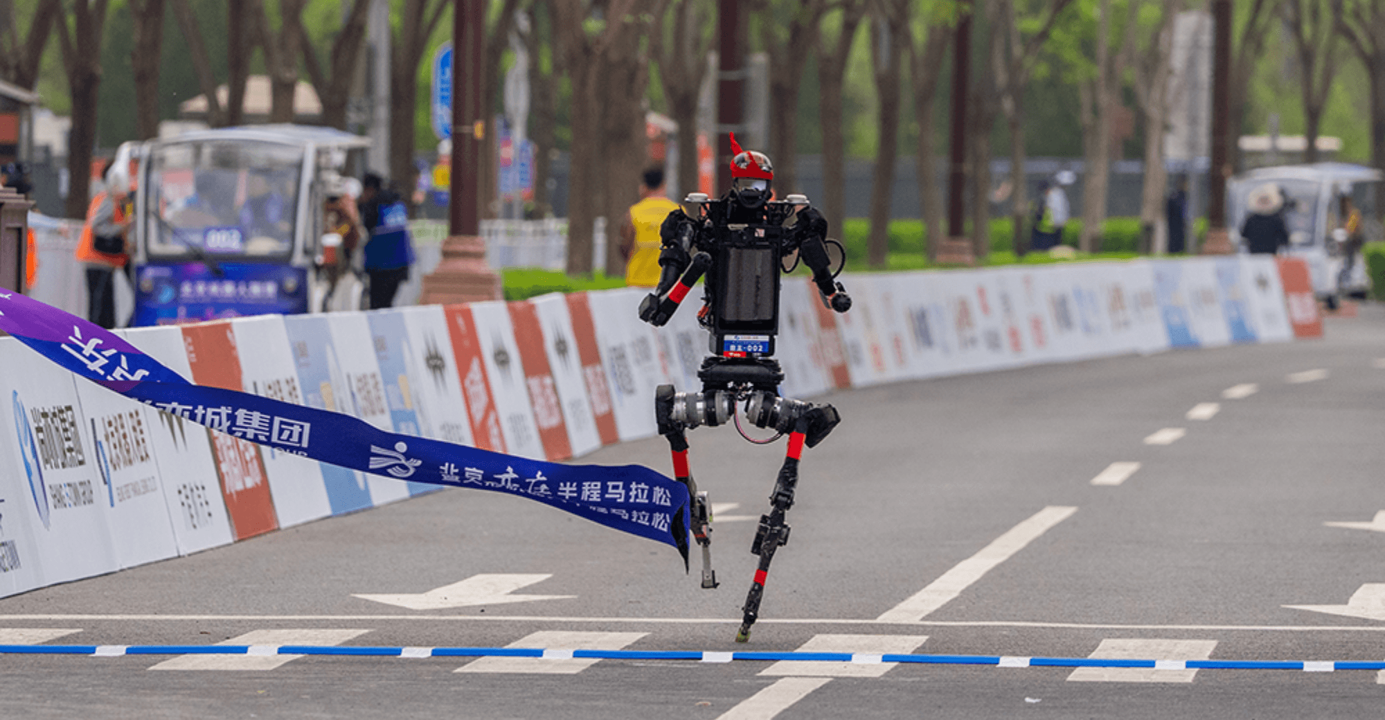 Honor Expands to Robot Dog & Dexterous Hand